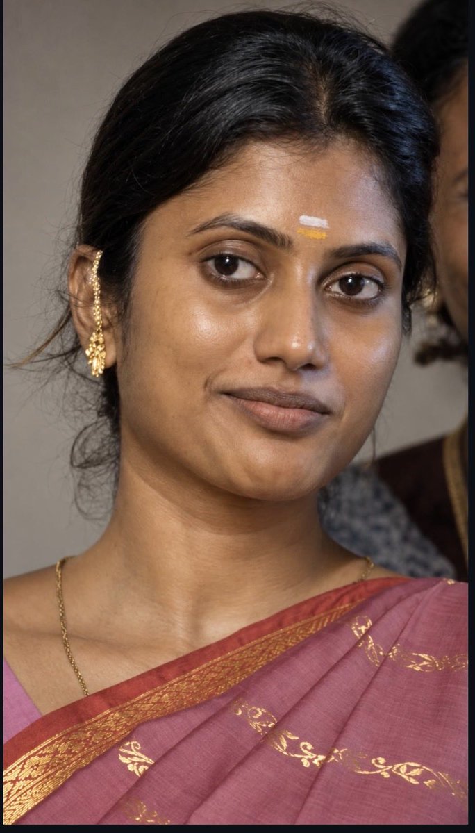 Mavrickrszb's tweet photo. Na 6th padikurache oru miss iruntha.. idhe mari dha irupa. Palayankottai kaari.apo avaluku oru 23-24 vayasu irukum.dusky skintone, nalla height, body nala structure, thick hair, mood ethuva munda. Kai adikatha naale ila. 20 yrs mela achu. ipo epdi irupanu therinjika asaiya iruku https://t.co/jqmtasupIi