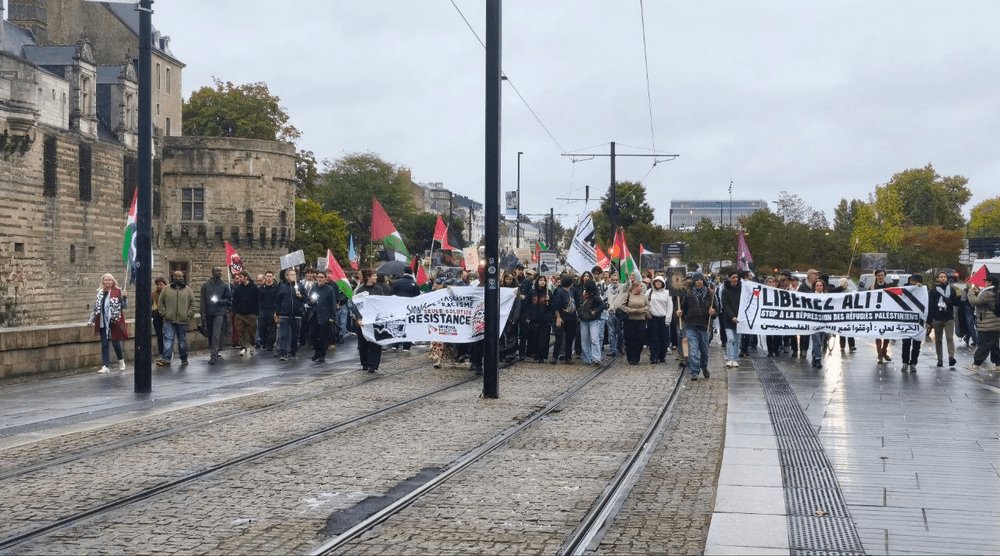 LFI_44's tweet photo. 🔴 Très belle mobilisation ce soir pour commémorer les 3 ans de génocide en Palestine.

Hommage au peuple palestinien ! ✊
Honte à la connivence de notre gouvernement avec celui d'Israël ! Pas d'armes pour Ies génocidaires ! https://t.co/CkzSFCdJFG