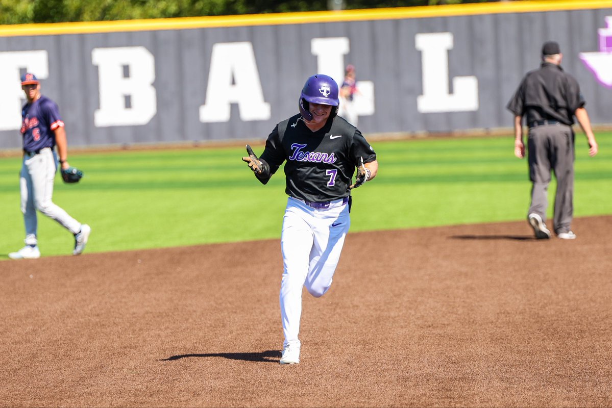 TarletonBase's tweet photo. Tyson Drake getting us started with a leadoff home run 🚀 https://t.co/6CByEYWKgo