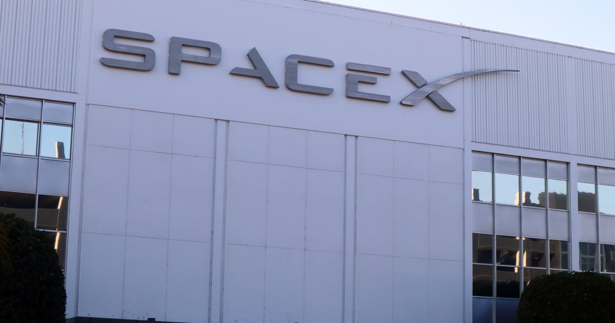 UrgentComm's tweet photo. SpaceX: Lowband-spectrum deal sets 'major mobile carrier' path dlvr.​it/TVrr4y https://t.co/J6XO45Af69