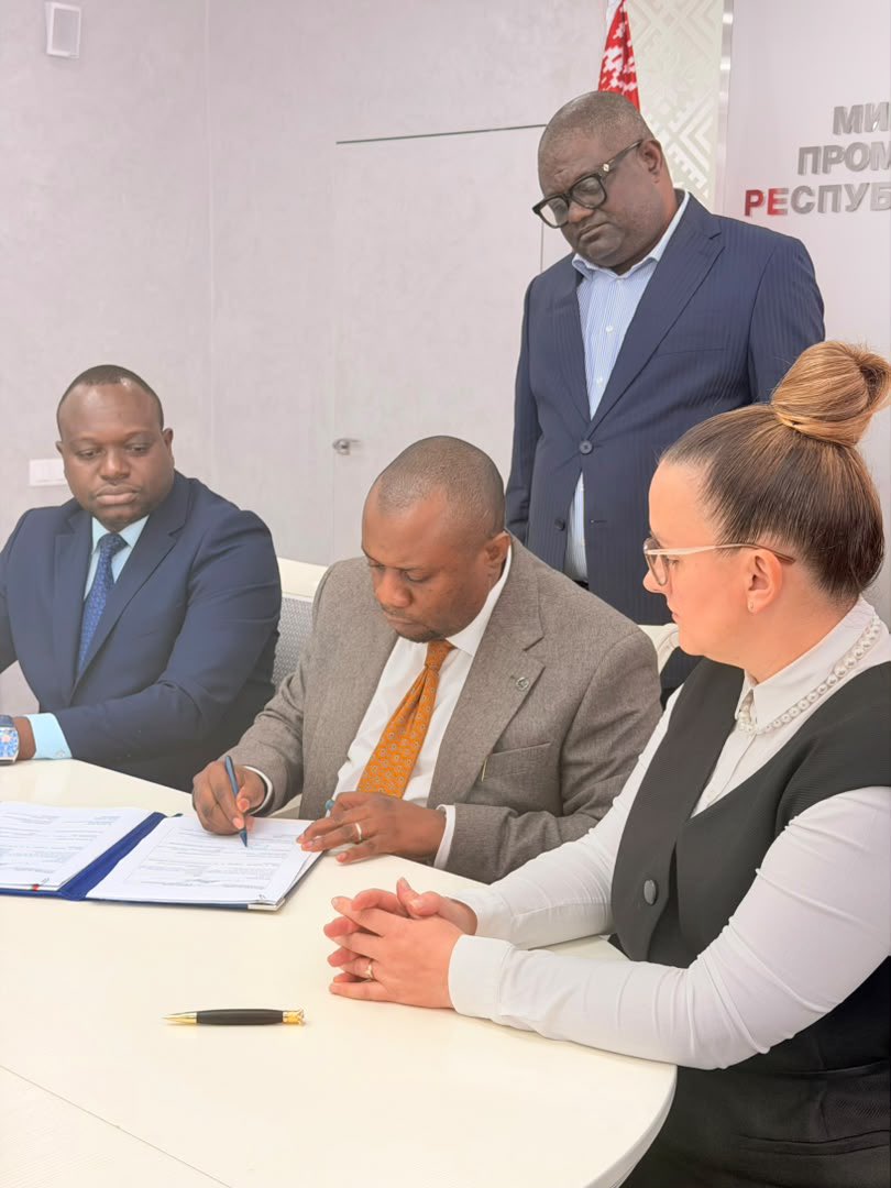 agent_liberte's tweet photo. 🇨🇩🤝🇧🇾 TRANSCO–MAZ : DE LA COOPÉRATION À L’ACTION !
Sous la conduite de son DG, @CKilubu , TRANSCO franchit une nouvelle étape avec la signature de protocoles de collaboration avec le constructeur biélorusse MAZ. Un partenariat tourné vers la modernisation du transport. https://t.co/QtUF49oI9C