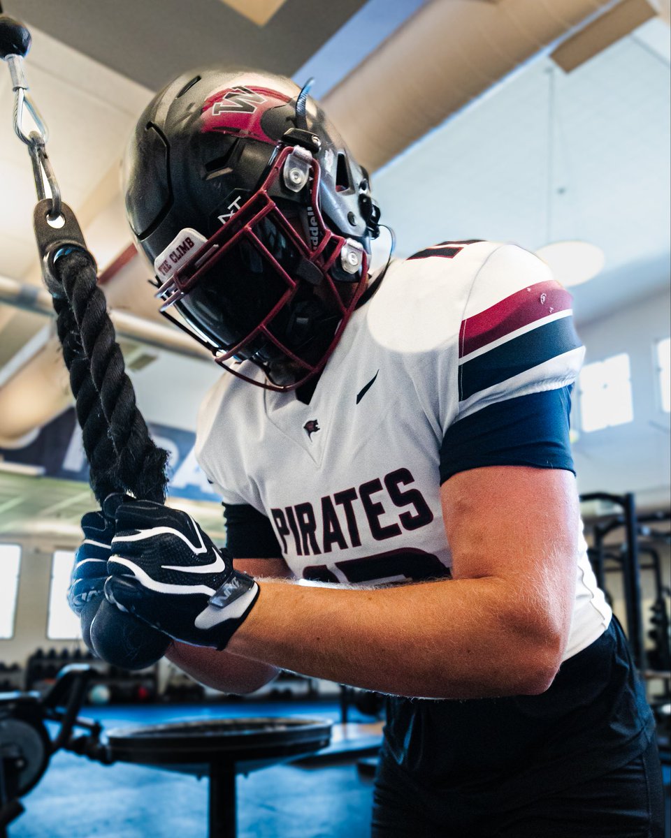 WhitworthFB's tweet photo. ⚪️⚫️⚫️ #GoBucs https://t.co/bjyw4ShAKQ