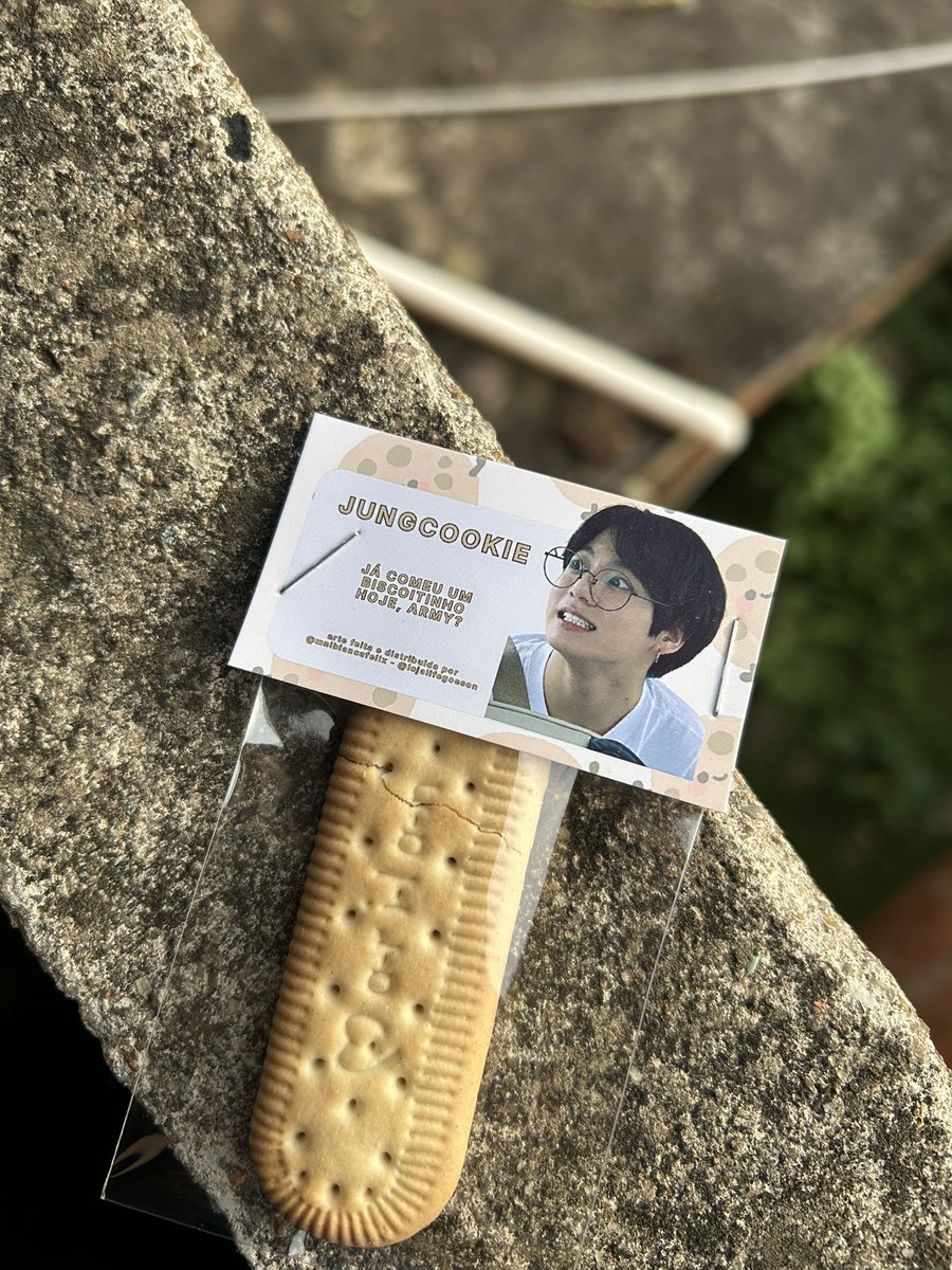 mnibiancafelix's tweet photo. esse vai ser meu freebie, eu vou mudar algumas coisas da arte e provavelmente o biscoito vai ser o oreo do BTS, mas queria já mostrar pra vcs mais ou menos como vai ser 💜 vou entregar na fila pra adoçar a espera de cada um!

quem quer um jungcookie aí? 🍪 https://t.co/qhg0uPoWvr