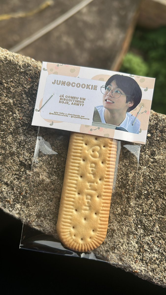 mnibiancafelix's tweet photo. esse vai ser meu freebie, eu vou mudar algumas coisas da arte e provavelmente o biscoito vai ser o oreo do BTS, mas queria já mostrar pra vcs mais ou menos como vai ser 💜 vou entregar na fila pra adoçar a espera de cada um!

quem quer um jungcookie aí? 🍪 https://t.co/qhg0uPoWvr