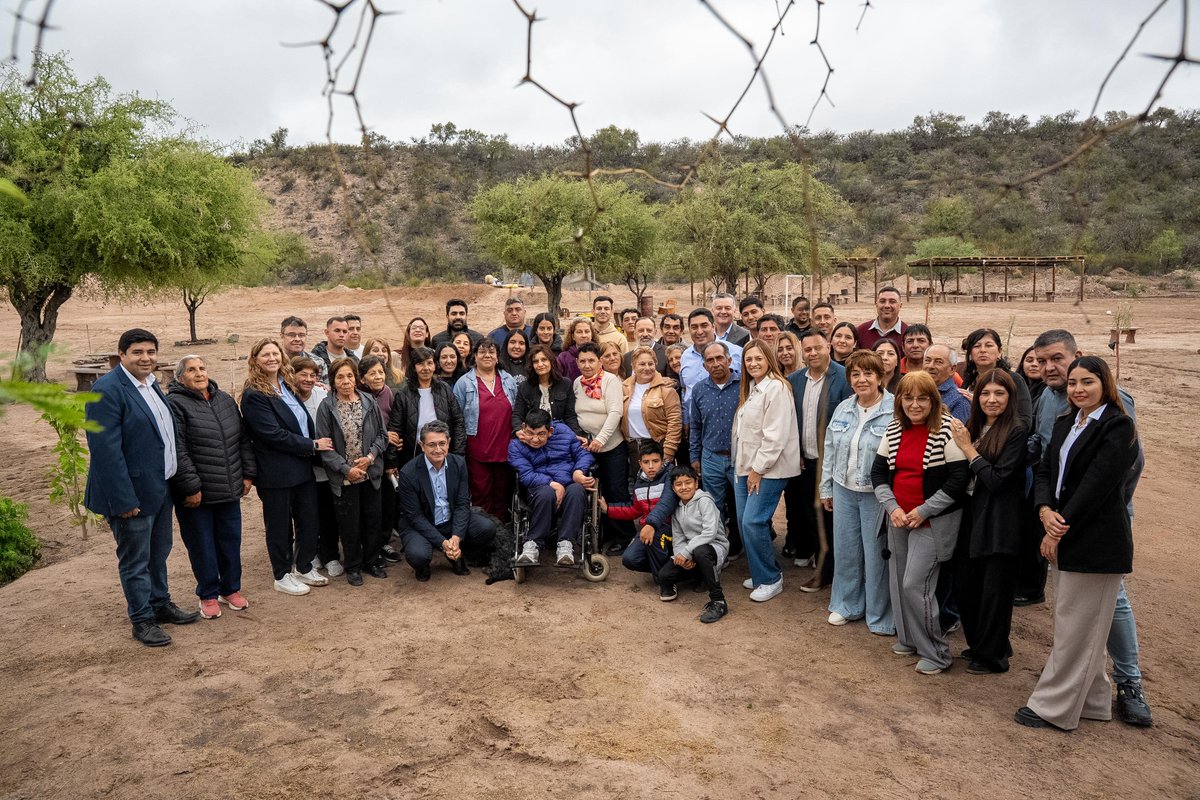 QuintelaRicardo's tweet photo. Cuando una comunidad se une por un bien común, se logran grandes cosas.
​Los vecinos y vecinas de Alcázar (Dpto. Ángel Vicente Peñaloza) hicieron realidad un sueño: hoy inauguramos oficialmente el camping “El Oasis”.

​Un espacio pensado para el encuentro y la recreación familiar, equipado con pileta, quinchos, canchas deportivas y juegos para los más chicos.

​Seguiremos acompañando este proyecto para que Alcázar y toda la zona tengan un lugar donde compartir y disfrutar.