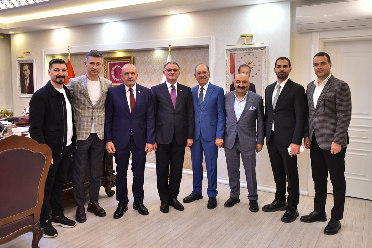tcvanvaliligi's tweet photo. Van Milletvekili Sn. Burhan Kayatürk, Çetinkaya Mağazaları Yönetim Kurulu Başkanı Sn. Ömer Çetinkaya, Sarar Grup Resmi İlişkiler Müdürü Sn. Alaattin Çoban ve beraberindekiler, Valimiz Sn. Ozan Balcı’yı makamında ziyaret etti.

@valiozanbalci75 https://t.co/bMYPxnErCr