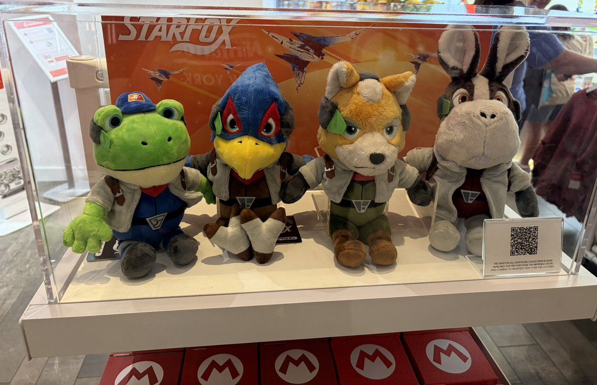 Stealth40k's tweet photo. The Star Fox plushies have a special display at Nintendo NY! https://t.co/ygHynFQt8J
