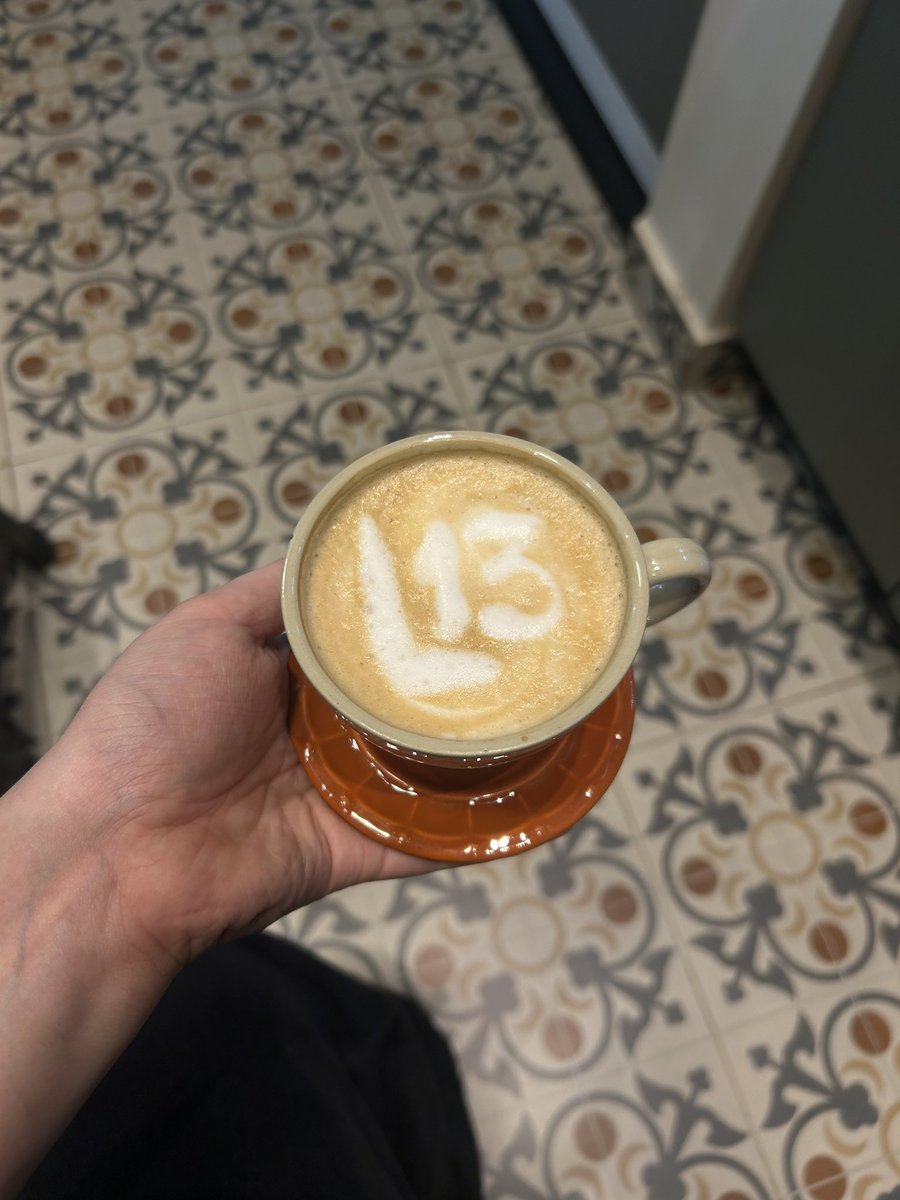 sunoopsie's tweet photo. baristas com lula 13 https://t.co/sDwS4Iv9LB