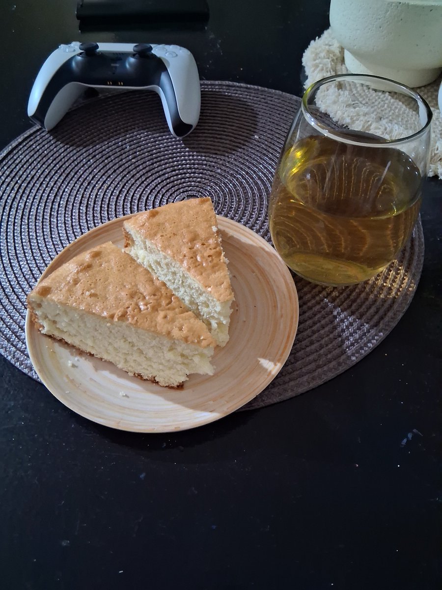 DaCrazyB3n's tweet photo. Bancan mi merienda chicos? https://t.co/VPJI2xA9Wa