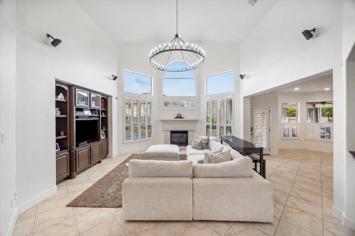 audraoneal's tweet photo. Located in GREATWOOD HIGHLAND PARK, this 4-bedroom, 3.5-bath home brings together the space you need and the updates you want.
📞 Call/Text: 281-972-8200
#AudraONealTeam #SellingHomesBuildingDreams #ONTXRealtyPartners #Greatwood #SugarLandRealEstate https://t.co/rH6EzpvNfB