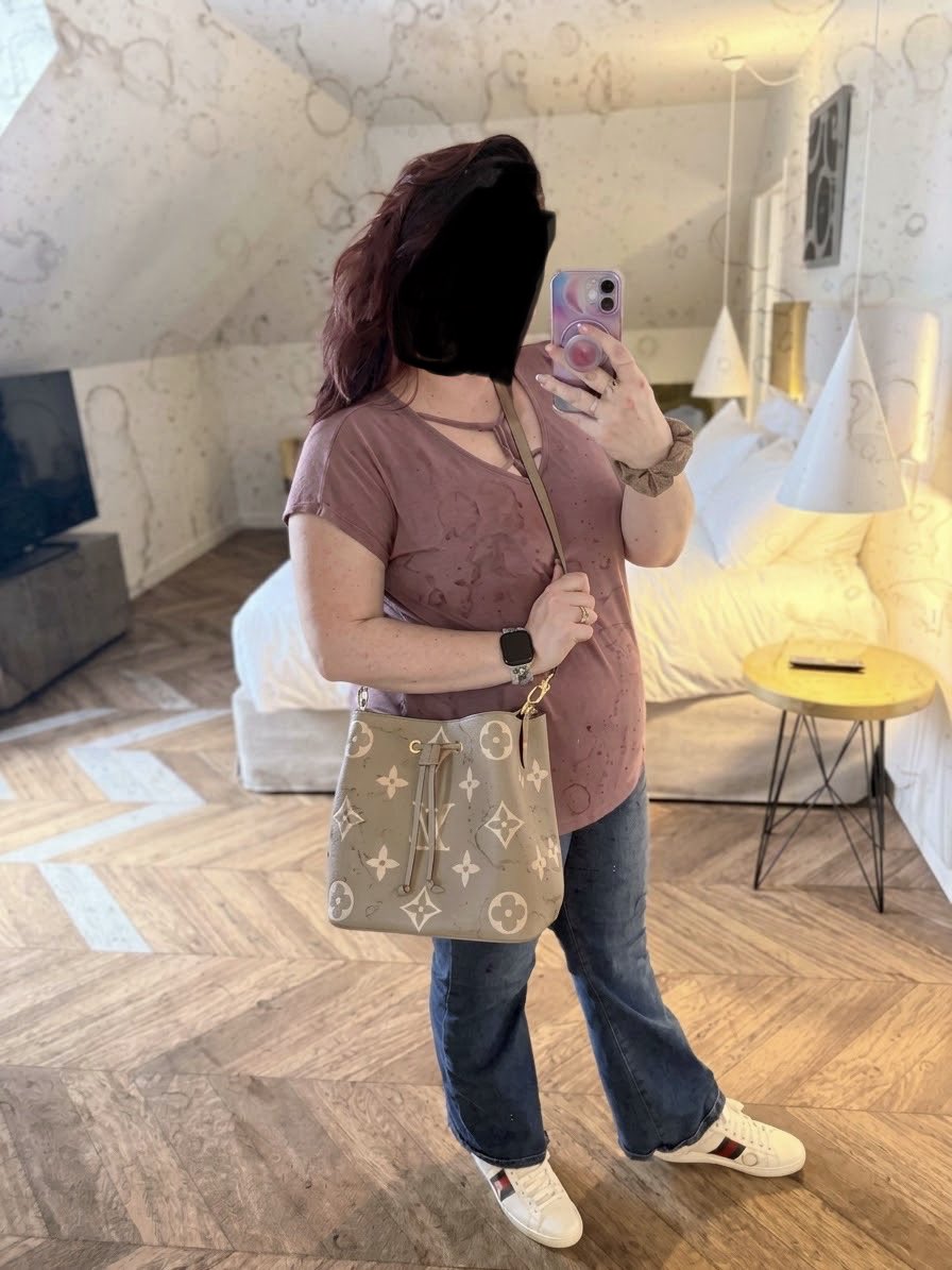 MistressRoxieVi's tweet photo. True luxury doesn't need to shout. The Gucci on my feet and the Louis on my shoulder were paid for with zero effort on my end—open your banking apps and fund my next quiet splurge." 👑⛓️🥀 #designer #spoilme https://t.co/IFHrSgxCwb