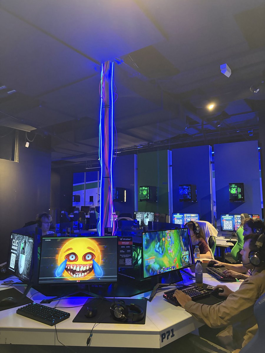 levrailayz's tweet photo. Espot, Paris 📍 https://t.co/kgn4FVQtxu