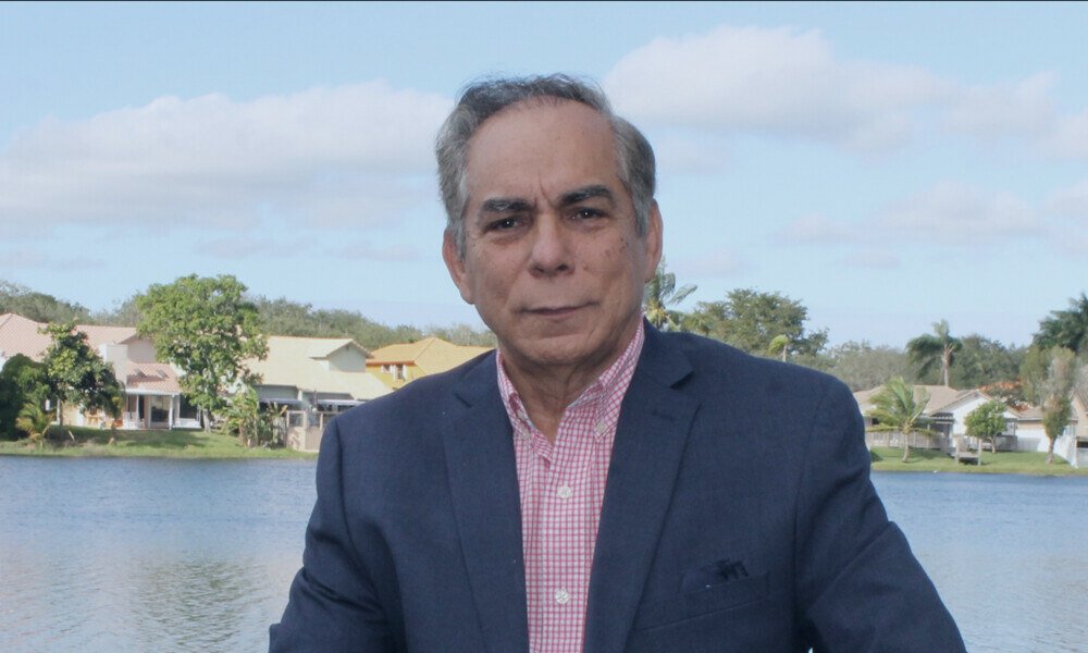 suburbanocom's tweet photo. Treinta años en la policía. Después, la escritura.
Luis Zaensi conversa con Hernán Vera Álvarez sobre el crimen, la ficción y la libertad que encontró al escribir.
Lee la entrevista:
https://t.co/NaqCZBBTo1
#Literatura #NovelaNegra https://t.co/8bSOK3blSx