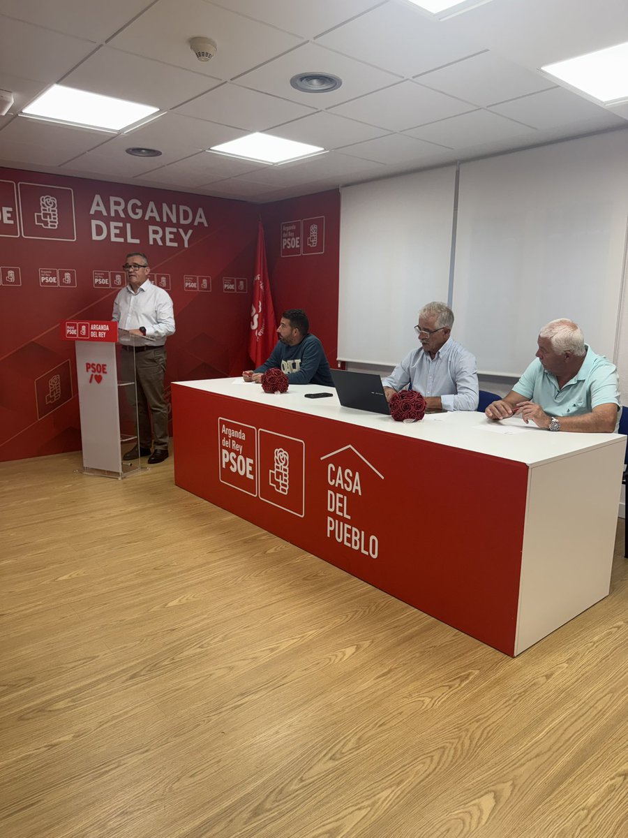 PSOEArganda's tweet photo. 🌹 Tarde de Asamblea Extraordinaria en la Casa del Pueblo en la que hemos activado el proceso de elección de candidaturas de cara al #29N 

Nuestro objetivo 👉🏻 Obtener una mayoría más amplia para seguir avanzando en derechos 🏠👵🏻🤝🧑‍🍼👨🏻‍🏭👩🏼‍⚕️📚👮🏻👨🏻‍🚒👩🏼‍🏫💪🏻 https://t.co/EbWm27c2Wt