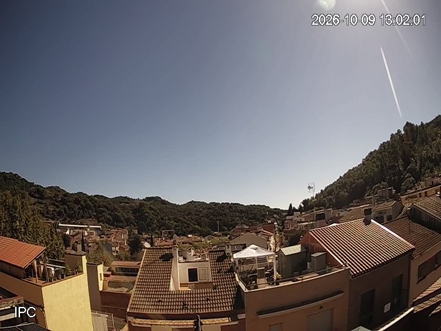 MeteoAdM's tweet photo. #Bonvespre des de la part alta d'#ArenysdeMunt Després d força dies amb algunes pauses ben inestables avui, ha tornat el ☀️ i la tranquil·litat, això sí, en un dia d plena #tardor amb la mín. (8,1°C), la + 📉 des del #16maig2026, i una màx. + 📉 q ahir, tot i el dia esplèndid 👇 https://t.co/ltZUSN75AJ