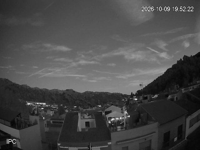 MeteoAdM's tweet photo. #Bonvespre des de la part alta d'#ArenysdeMunt Després d força dies amb algunes pauses ben inestables avui, ha tornat el ☀️ i la tranquil·litat, això sí, en un dia d plena #tardor amb la mín. (8,1°C), la + 📉 des del #16maig2026, i una màx. + 📉 q ahir, tot i el dia esplèndid 👇 https://t.co/ltZUSN75AJ