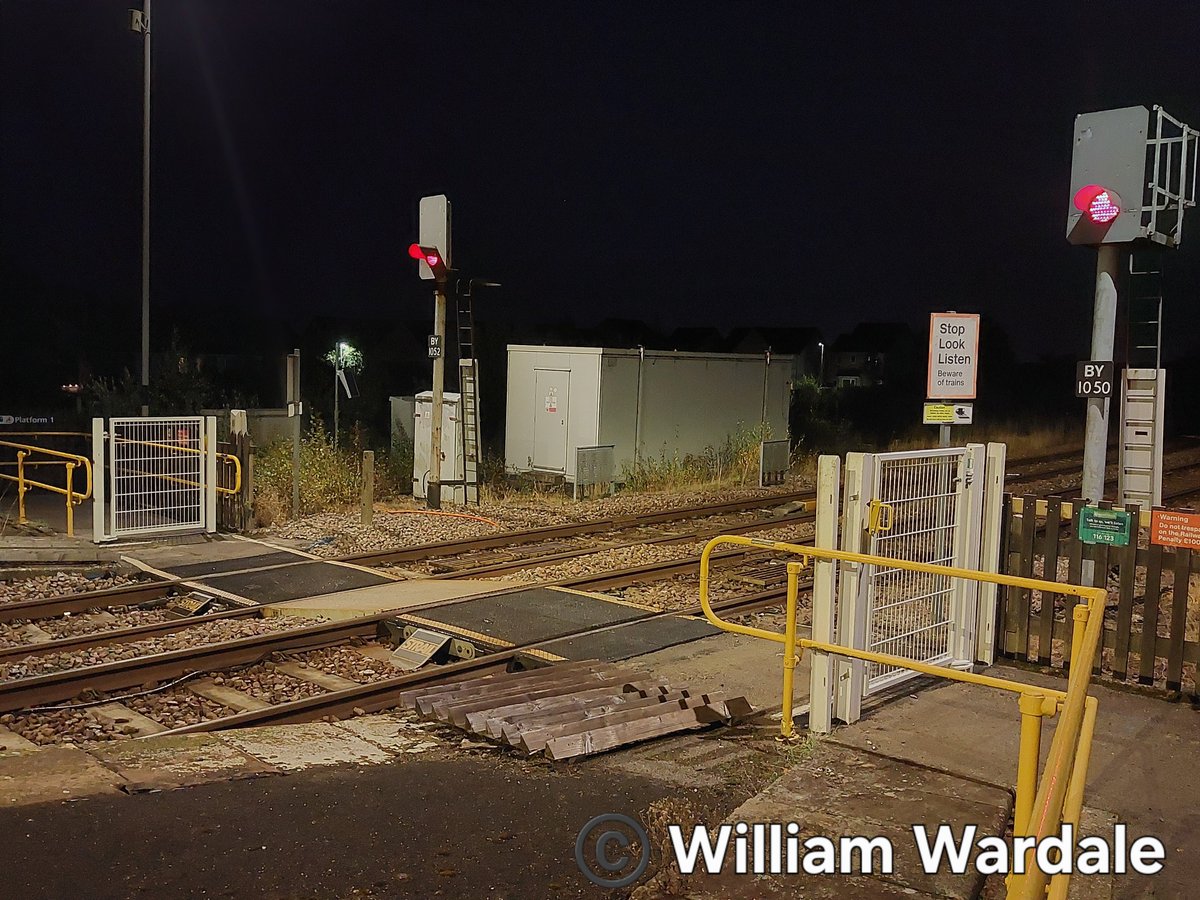 WilliamWardale's tweet photo. Yesterday #Penistone station has had gates installed at the barrow crossing.

@Northern_Travel @TomDearlove1 @BashirKhan2 @ArchiveRailway @PenistoneLine @northernassist https://t.co/5RKTOBrlLu