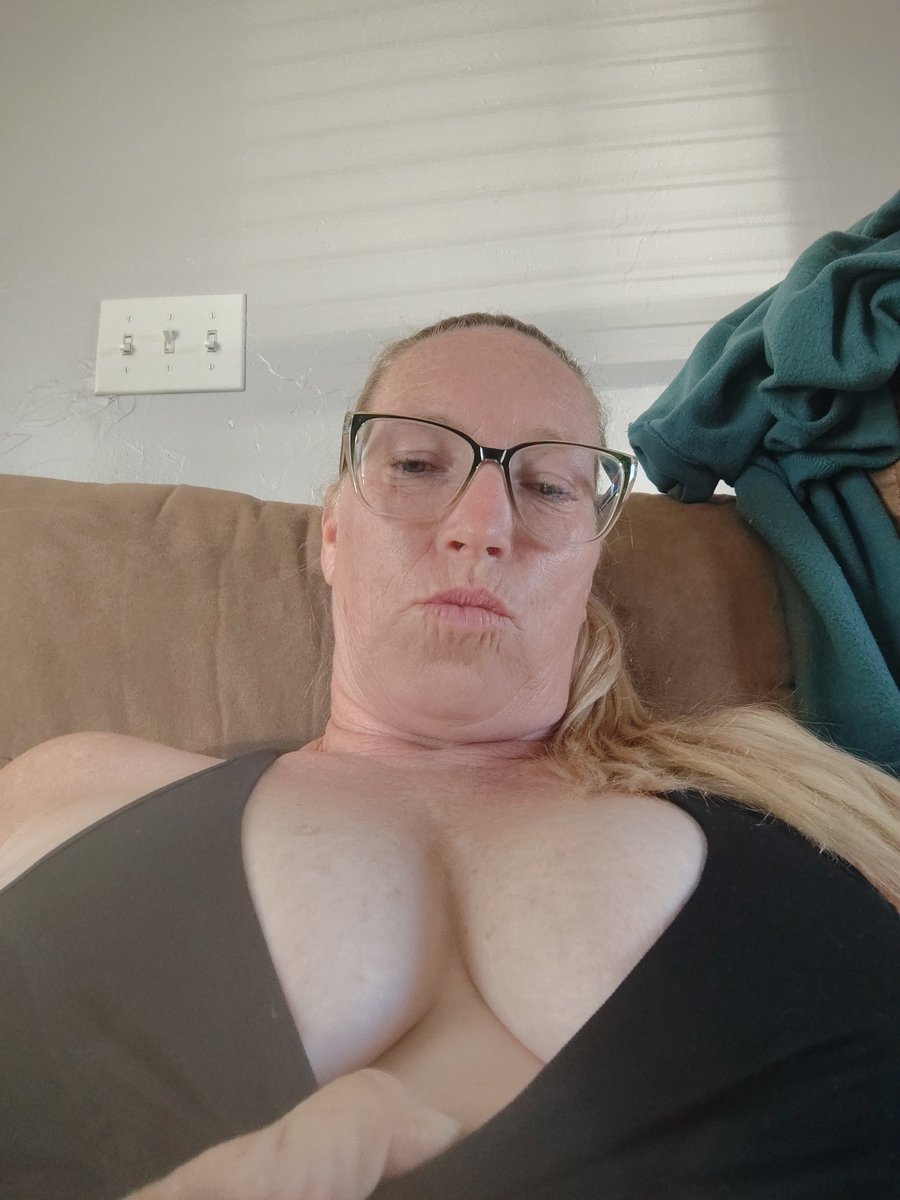 Petugc's tweet photo. I'm horny and selling https://t.co/HIQCQ6MJMU