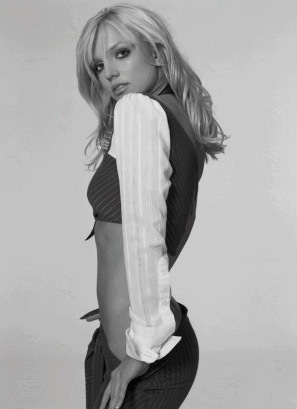 britneyonline_'s tweet photo. Queen @britneyspears outtakes by Steven Klein (2001) via @PopStruck #Britney25 

Pics: https://t.co/RjIGJSe0EB https://t.co/NN7ff8jSnU