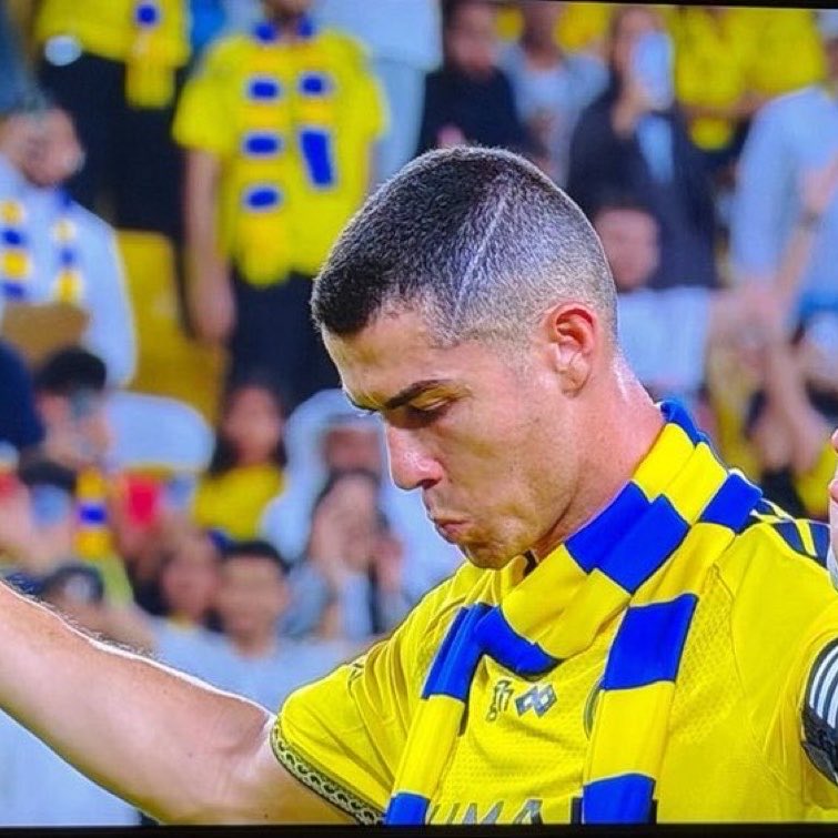 totalcristiano's tweet photo. Cristiano Ronaldo is close to tears. 🥲❤️ https://t.co/s7tN01la63
