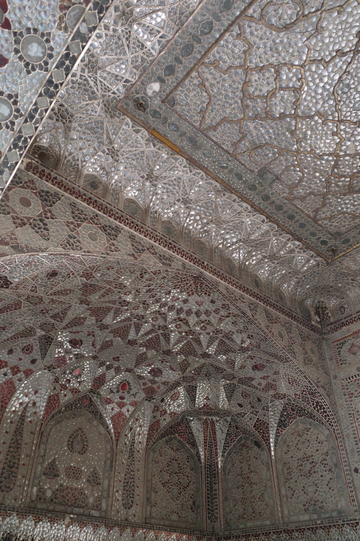 _mahdichowdhury's tweet photo. Sheesh Mahal in Lahore Fort, starry convex glass imported from Syria https://t.co/ho55Vix8e1