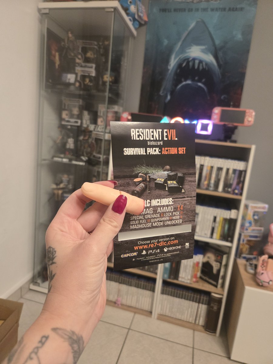 Noelie_Sykes's tweet photo. Mon meilleur ami m'a offert le coffret collector de Resident Evil Biohazard. J'ai eu énormément de mal à mettre la main dessus pendant plusieurs années,
J'suis tellement contente, regardez cette beauté.🥹 https://t.co/Xt6KiehY86