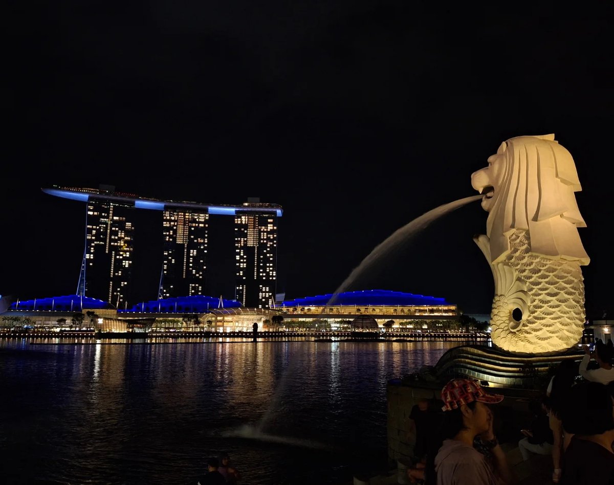 Guuske9's tweet photo. Foto obligada en Merlion Park, Marina Bay, Singapur. Marzo de 2026. https://t.co/9wLR7liiu7