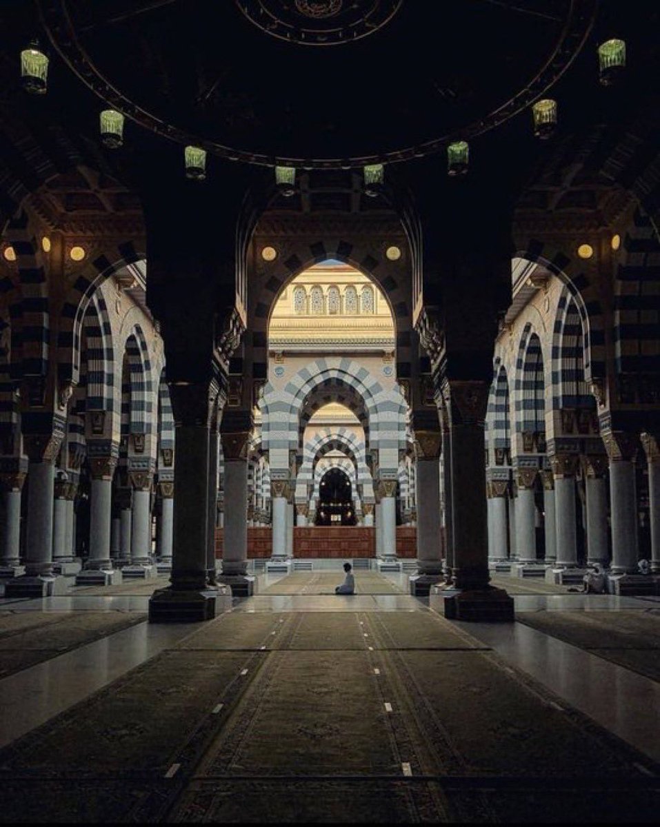 kayamerthasan_'s tweet photo. Sonunda Hz.Ömer’in aklına bir öneri geldi. Hafsa’nın evinin bitişiğinde kardeşi Abdullah bin Ömer’in(ra) evi vardı. Hafsa’ya mevcut evini boşaltıp vermesi karşılığında o ev önerildi ve Abdullah bin Ömer de bunu kabul etti. Ancak Hafsa’nın bir şartı vardı. https://t.co/oszultxlMa