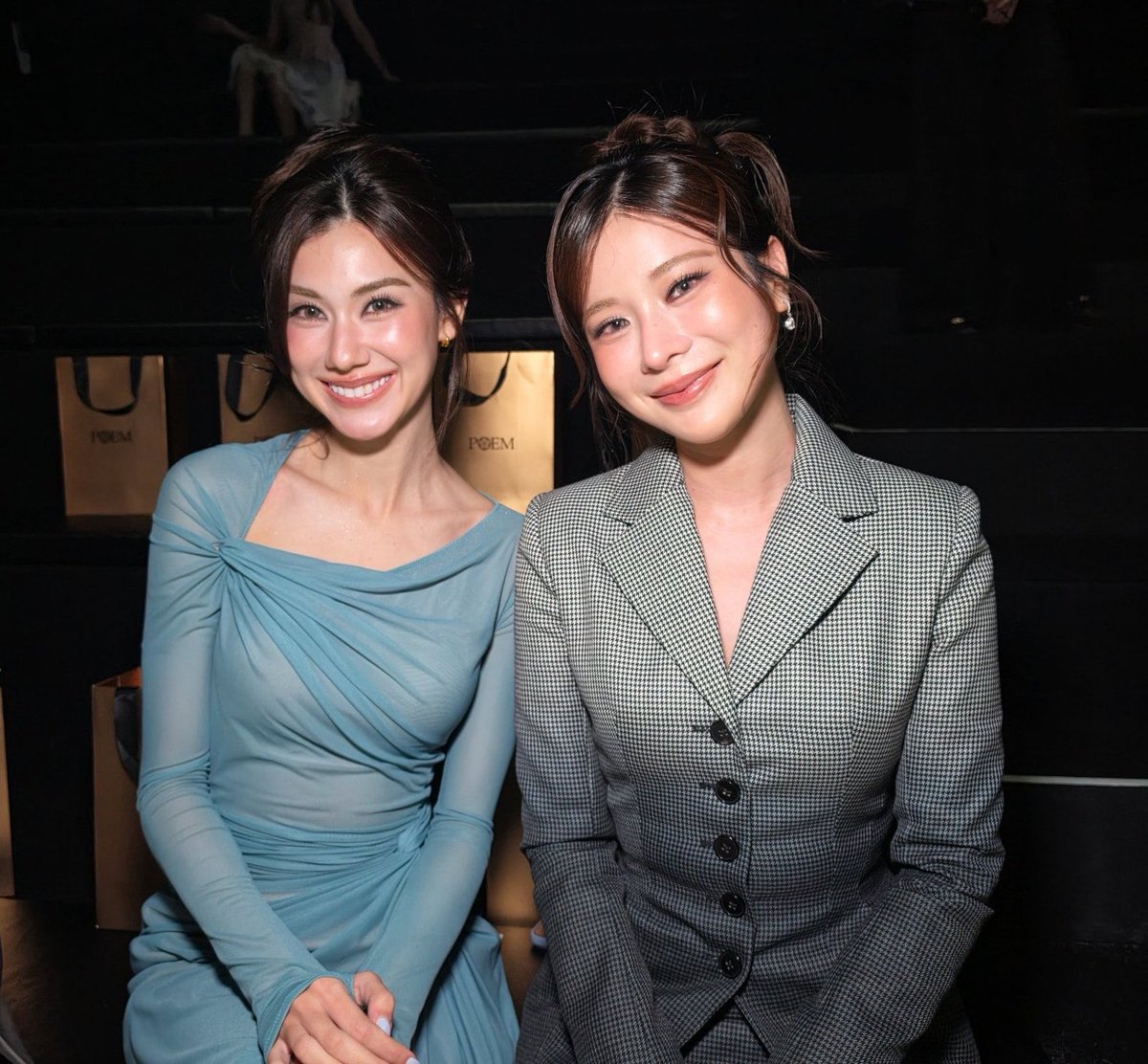 urfaenini's tweet photo. I’d be cheesing this hard too if I was sitting next to Kao😍 god she’s so beautiful https://t.co/Io0t7hAaXY