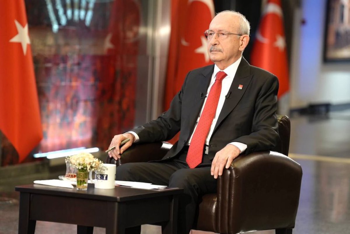 alimansurkaraca's tweet photo. CHP’yi kısa sürede toparladı. Elinde tek Tv kanalı bile olmadan, sadece sosyal medyayla üstelik. Büyük siyasetçiymiş vesselam. https://t.co/mwRo8weq2D