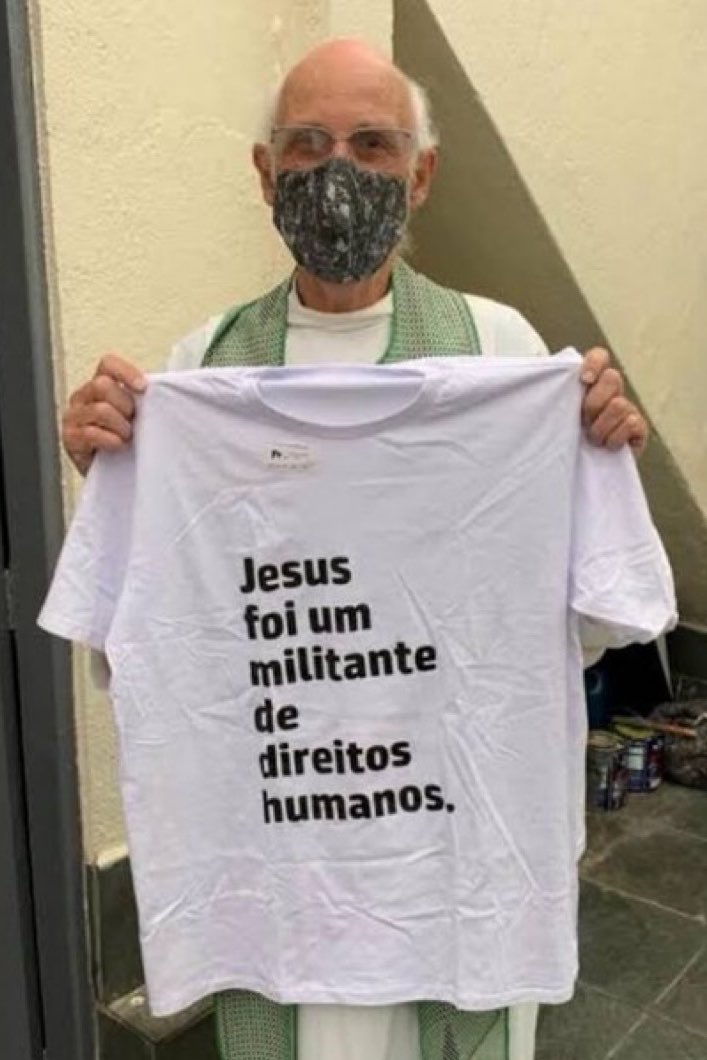 PedroRonchi2's tweet photo. Cristão ‘comunista’ // ‘cristão’ bolsonarista https://t.co/p68g8a3yYs