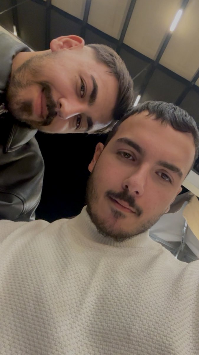 GokcanErol's tweet photo. Selam canım
  Şeytan ve tüyü
               😁 https://t.co/Hc6Mf5vuEt