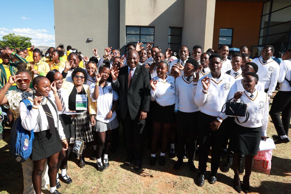 PresidencyZA's tweet photo. The ceremony reinforces learners’ commitment to academic honesty, accountability and the rules governing the matric examinations as they prepare for this important milestone in their lives. https://t.co/wZDacYKz5m