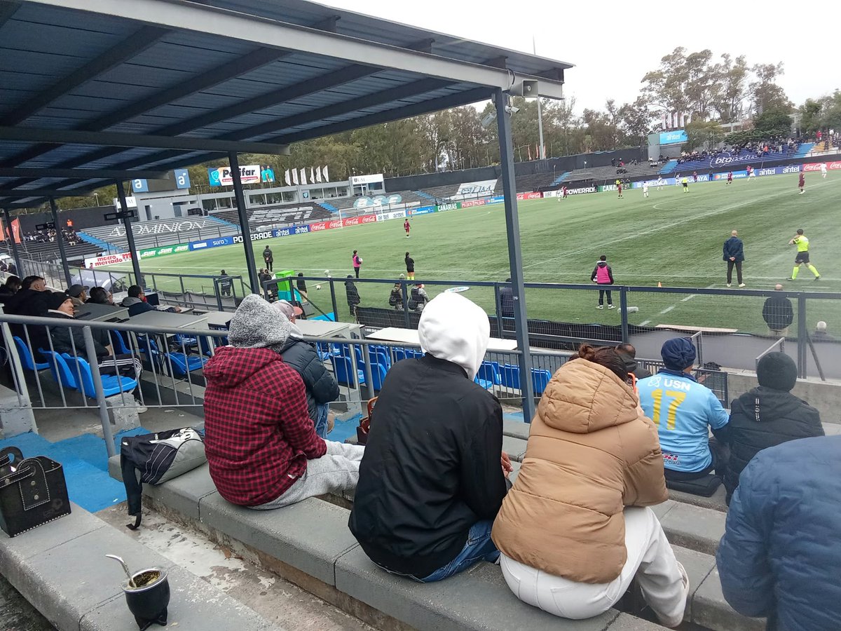 TorqueUruguay's tweet photo. 20' empezó vertiginoso por la derecha de la defensa visitante hubo 2 claras, una de Pizzichillo que se la sacaron justo con el arco vacío y una de Andrade.Ahora más lento el juego. #Torque 0 #Danubio 0. https://t.co/Yo6wLnxH0w