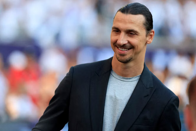 OM_lnside's tweet photo. 🚨🚨 Zlatan ibrahimović, sur l'OM : 

« Le meilleur stade où j’ai joué dans ma carrière ? Le stade Vélodrome, incontestablement.

J’ai rarement vu un stade faire autant de bruit et avoir une telle ambiance. Deux heures avant le coup d’envoi, le stade est déjà plein ! »

#TeamOM https://t.co/F8wyMddhtB