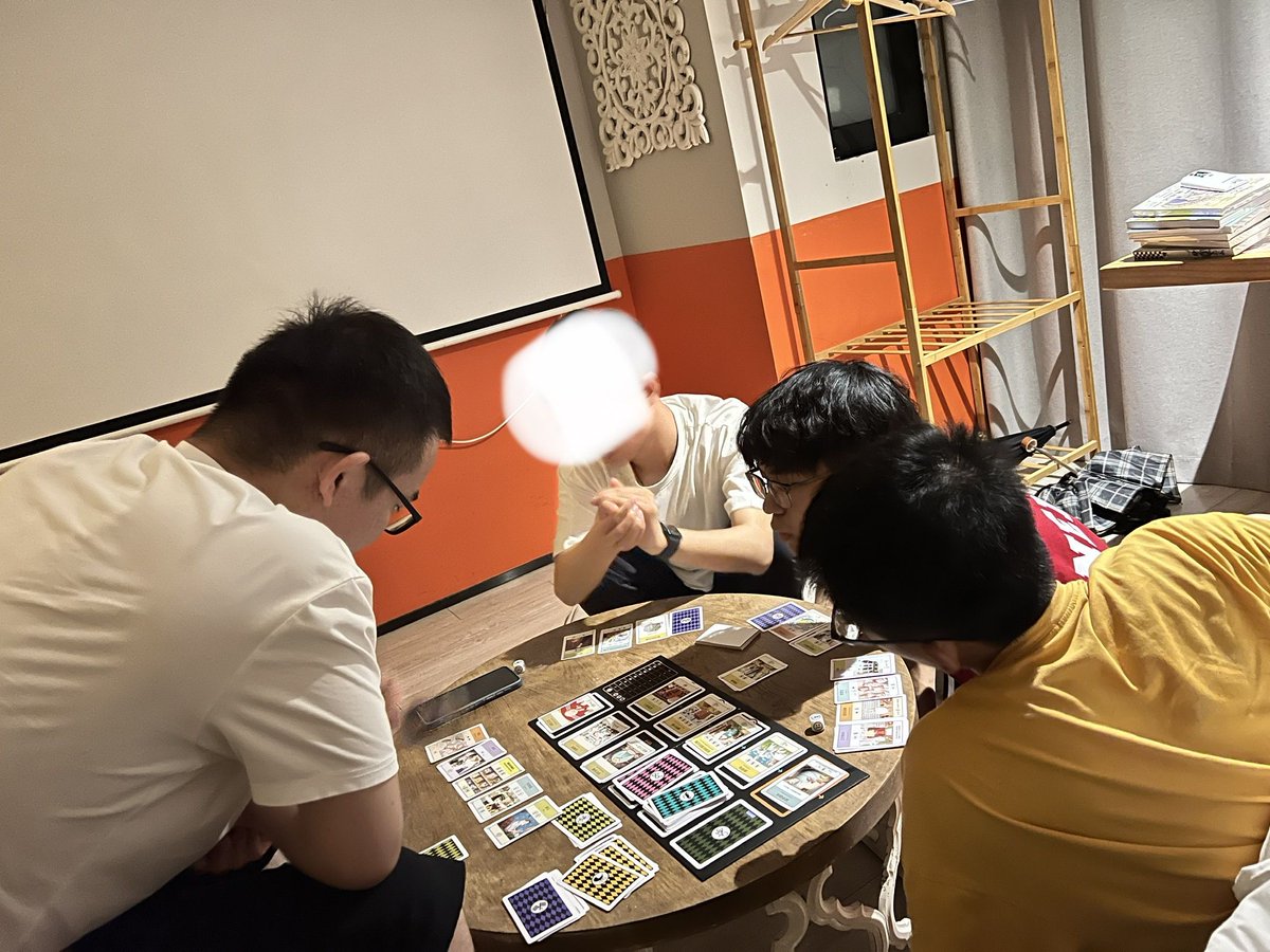 LunaMill5maw's tweet photo. Experiencia de escape room en sala temática super realista! Resolvimos pistas en 2 horas, cada giro nos sorprendió. Definitivamente volvemos!  #JuegoDeMisterio https://t.co/xwTFTTixk2