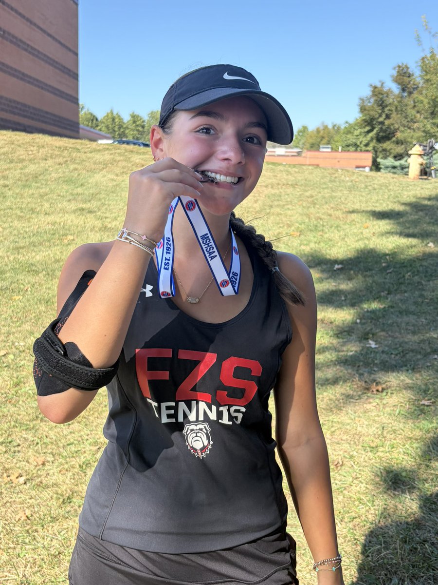dfoxfzstennis's tweet photo. Very proud of Aubrey.  She fell a few points short of State in a tiebreaker, but wins a medal in districts.  She played great! https://t.co/zpsj2LJ9Zu