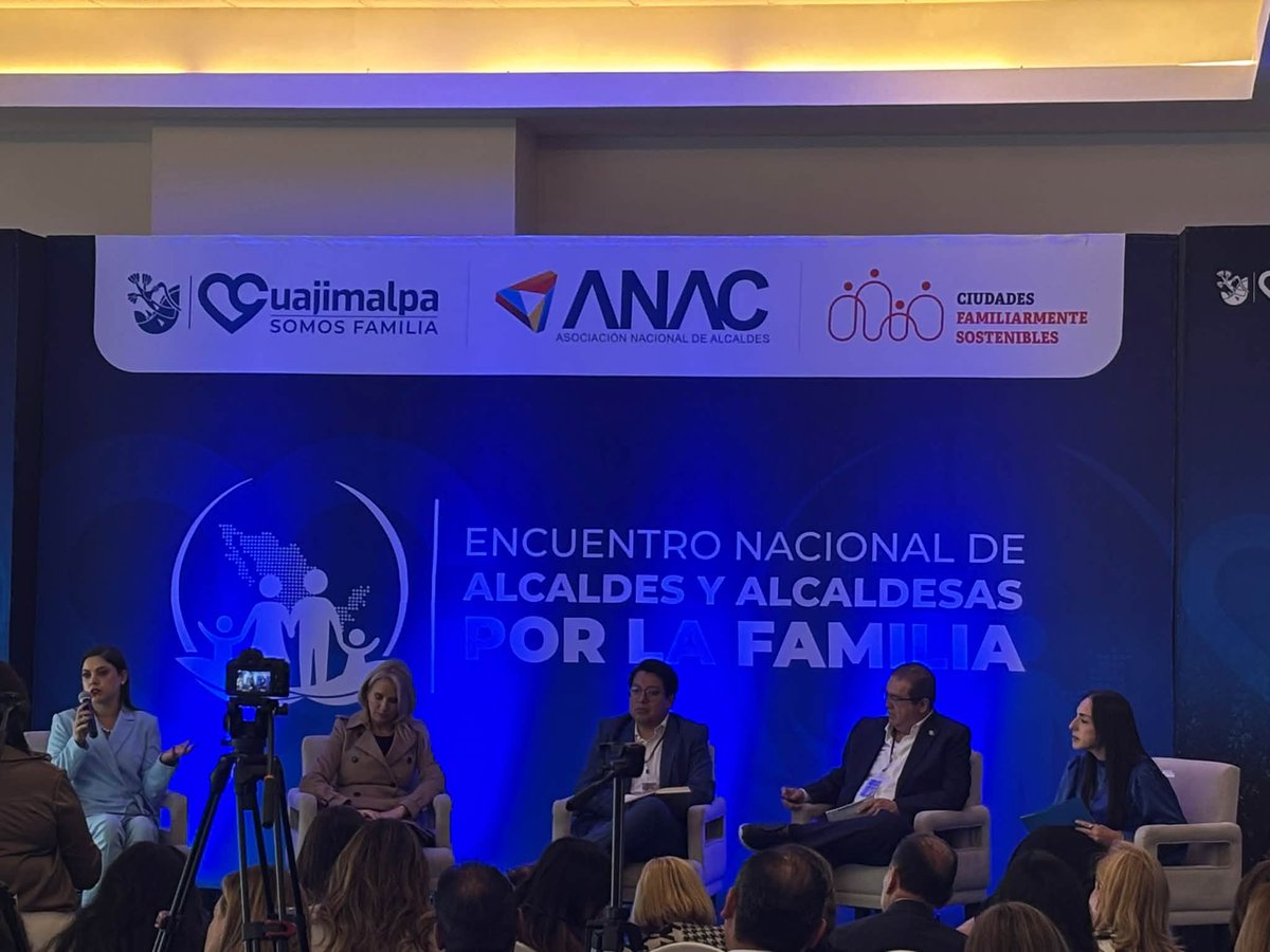 Christof_Gorg's tweet photo. ¡Naucalpan también estuvo presente en una conversación nacional sobre la familia!

Participé en el Encuentro Nacional de Alcaldesas y Alcaldes por la Familia, un espacio para hablar de los retos que enfrentan las familias en nuestras comunidades.

#NaucalPAN https://t.co/Wroyb8IwHQ