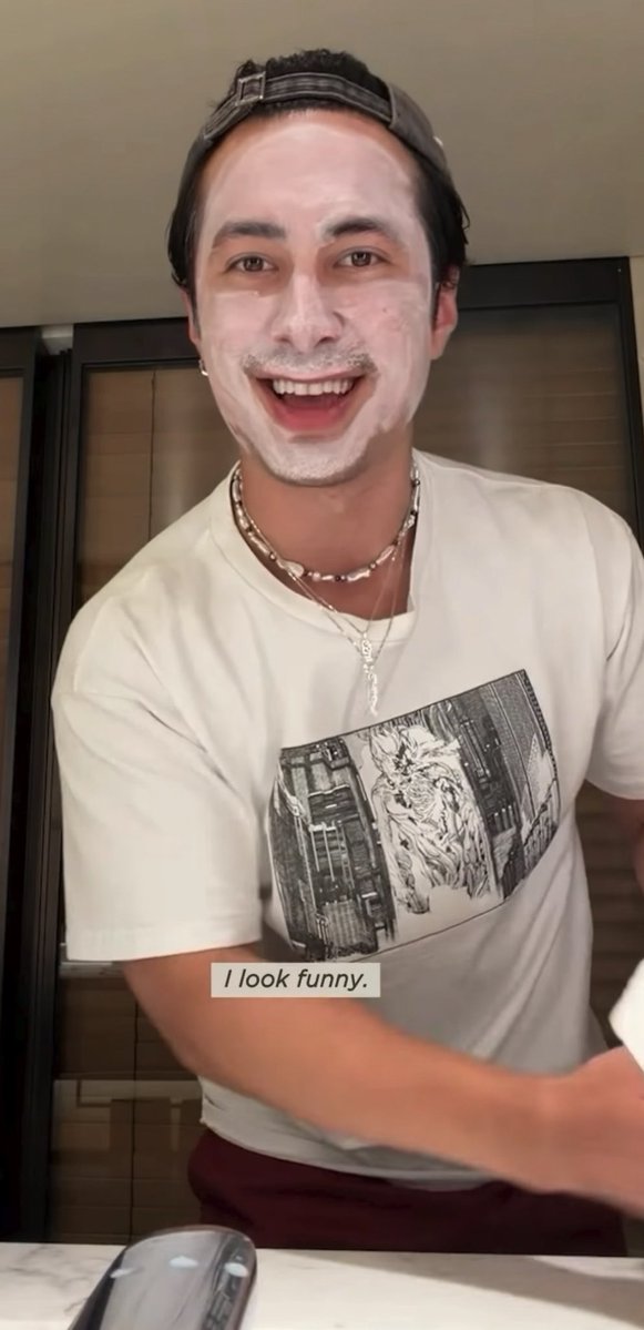 mickeysmyheart's tweet photo. i love whatever is wrong with him https://t.co/O5nmEFTGn9