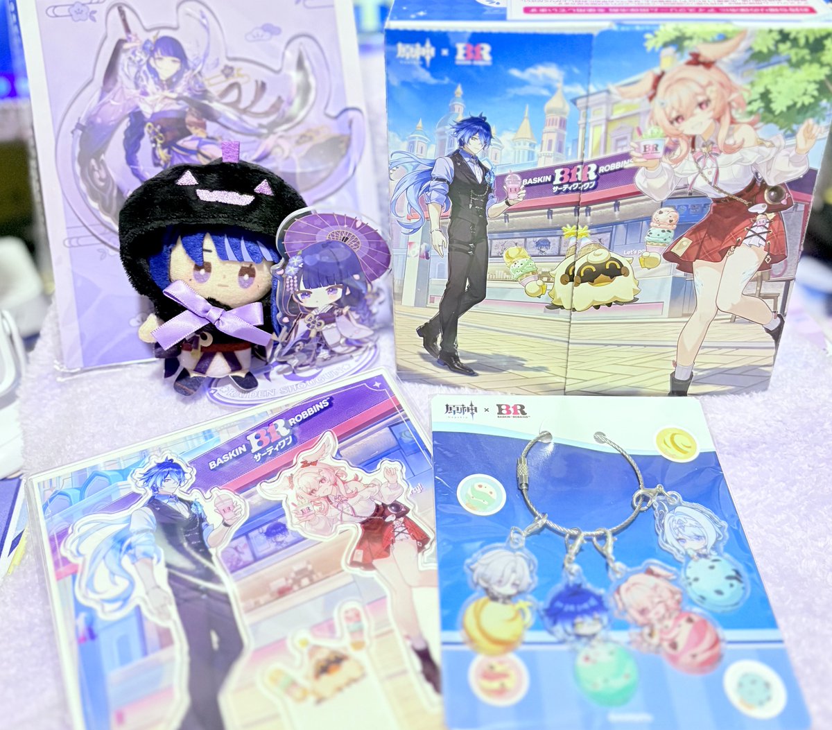 Enegnsn's tweet photo. これはこないだ買ったサーティワンコラボのやつ💜

うちの雷電将軍見て！！！！！！
服なんか着ちゃって可愛いの！！！！！ https://t.co/Q8JCDGrmhw