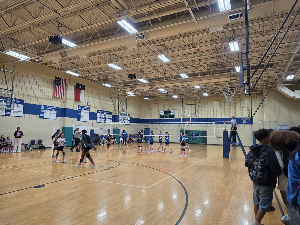 CoachHarding2's tweet photo. Great way to end the volleyball season last night!!  Wins for both the A and the B teams!!  #SkyhawkPride #VHawks https://t.co/V7pkmfx95X