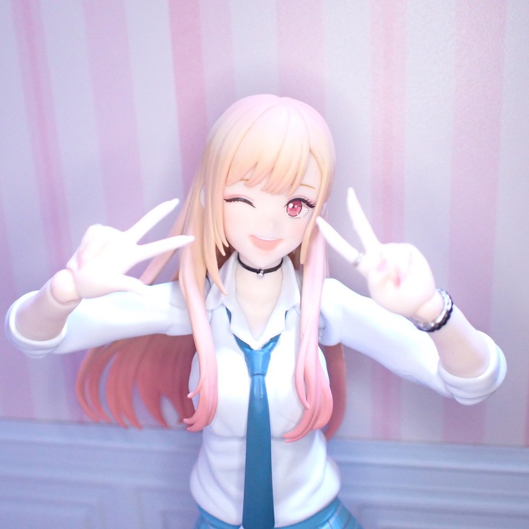 neocider's tweet photo. figma海夢ちゃん
バッグにはちゃんとアレが付けてある
ピースの手は左右で違うんだ
しゅきすぎる顔がしゅきすぎる
#figma 
#その着せ替え人形は恋をする https://t.co/gN6ii1xfsw