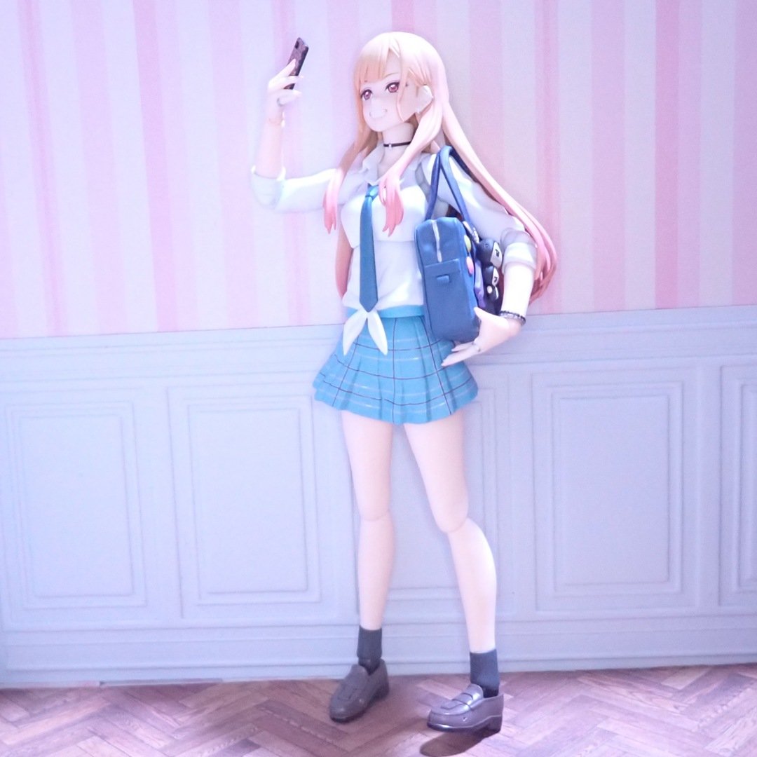 neocider's tweet photo. figma海夢ちゃん
バッグにはちゃんとアレが付けてある
ピースの手は左右で違うんだ
しゅきすぎる顔がしゅきすぎる
#figma 
#その着せ替え人形は恋をする https://t.co/gN6ii1xfsw
