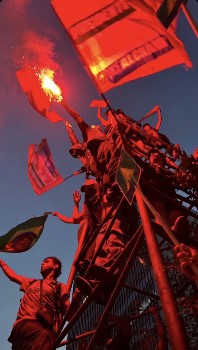 targaratlet's tweet photo. nós somos jovens revolucionários. https://t.co/BvYGpE0I3I