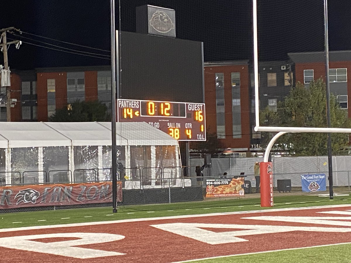 ZachJoachim's tweet photo. FINAL at Hovey Field after an outstanding game @DSFfootball 🤝 @TeeJayHS 

Douglas Freeman 16

Thomas Jefferson 14

@804Varsity @TheRVASportsNet https://t.co/UinJ10IpKk