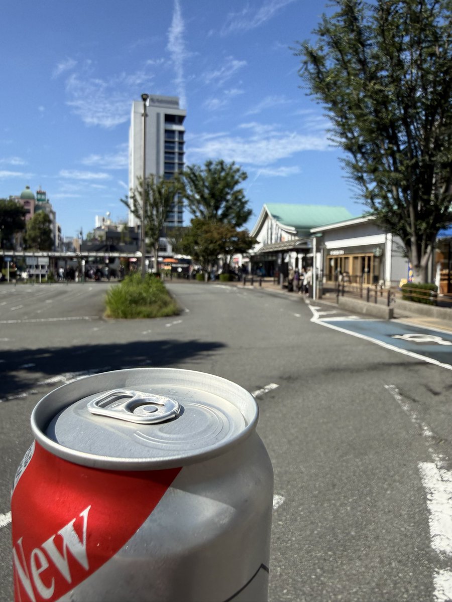 kb58101085's tweet photo. 三島駅めっちゃ人おる
道のりは長い。。

飲んで寝ます。 https://t.co/3Im4Hu6fP8