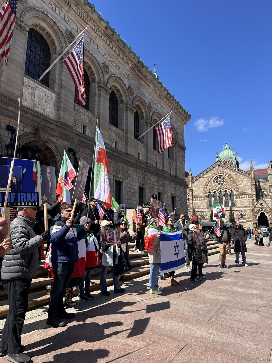 BostonforIran's tweet photo. 📅 هفته‌ی ۱۲ | ۸ فروردین ۲۵۸۵ شاهنشاهی
⏳ ۷۸ روز ایستادگی
شنبه تو بوستون وایسادیم، با اینکه فرداش قرار بود واشنگتن باشیم.
هر هفته، هر جور شده. این قولیه که به خودمون و به بچه‌های کف خیابون دادیم ✊

🇮🇷پاینده ایران 👑 جاوید شاه
#IranMassacre
#RezaPahlaviForIran
#IranRevolution2026