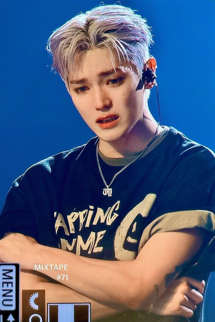 LeeTyong1995's tweet photo. 🍑 : my ideal type? Someone who is Beautiful when they cry. 

hold on ! SOMEONE WHO IS BEAUTIFUL WHEN THEY CRY????? https://t.co/sOt748tnpe