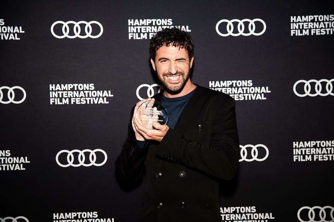 Ivanbelll's tweet photo. Тим часом Джордан Ферстман відвідав 34th Annual Hamptons International Film Festival, де отримав нагороду Breakthrough Director Award.
#HIFF https://t.co/B0u7r2Y3tq