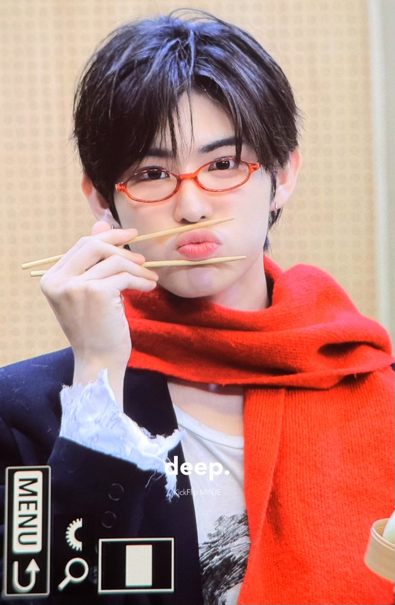 deep512_'s tweet photo. 261009

쩸경만두🥟👓

#킥플립 #민제 #KickFlip #MINJE https://t.co/2wlP2435up